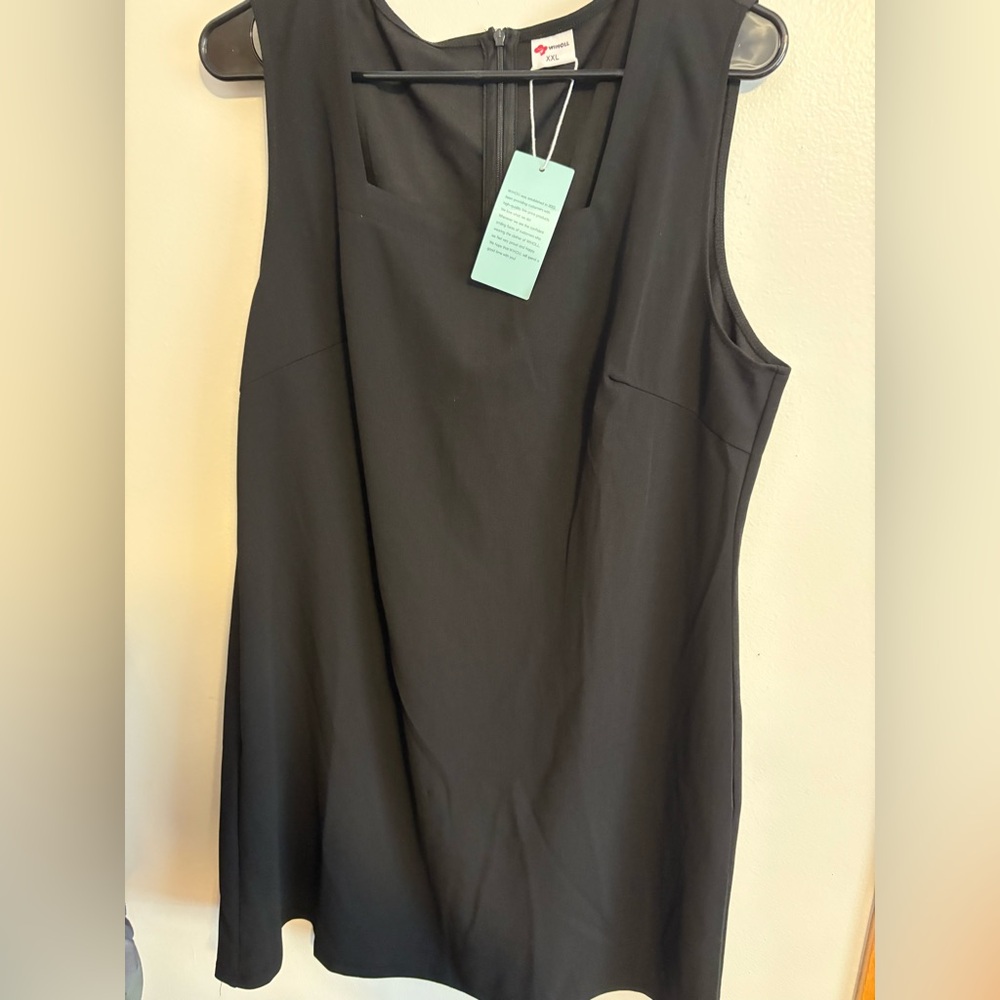 Chic Black Sleeveless Blouse